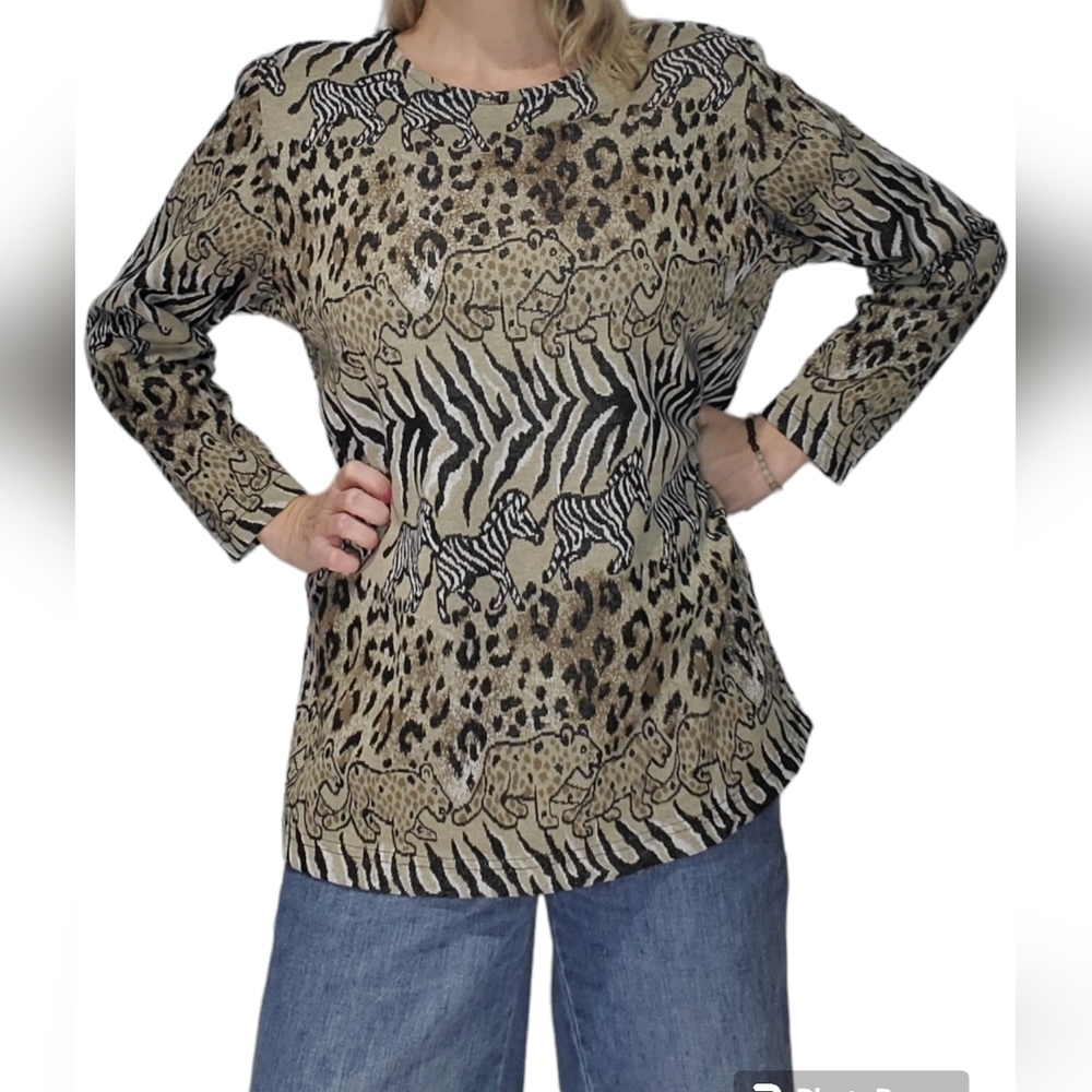 The most Amazing Animal Print light weight sweater size Medium Petite